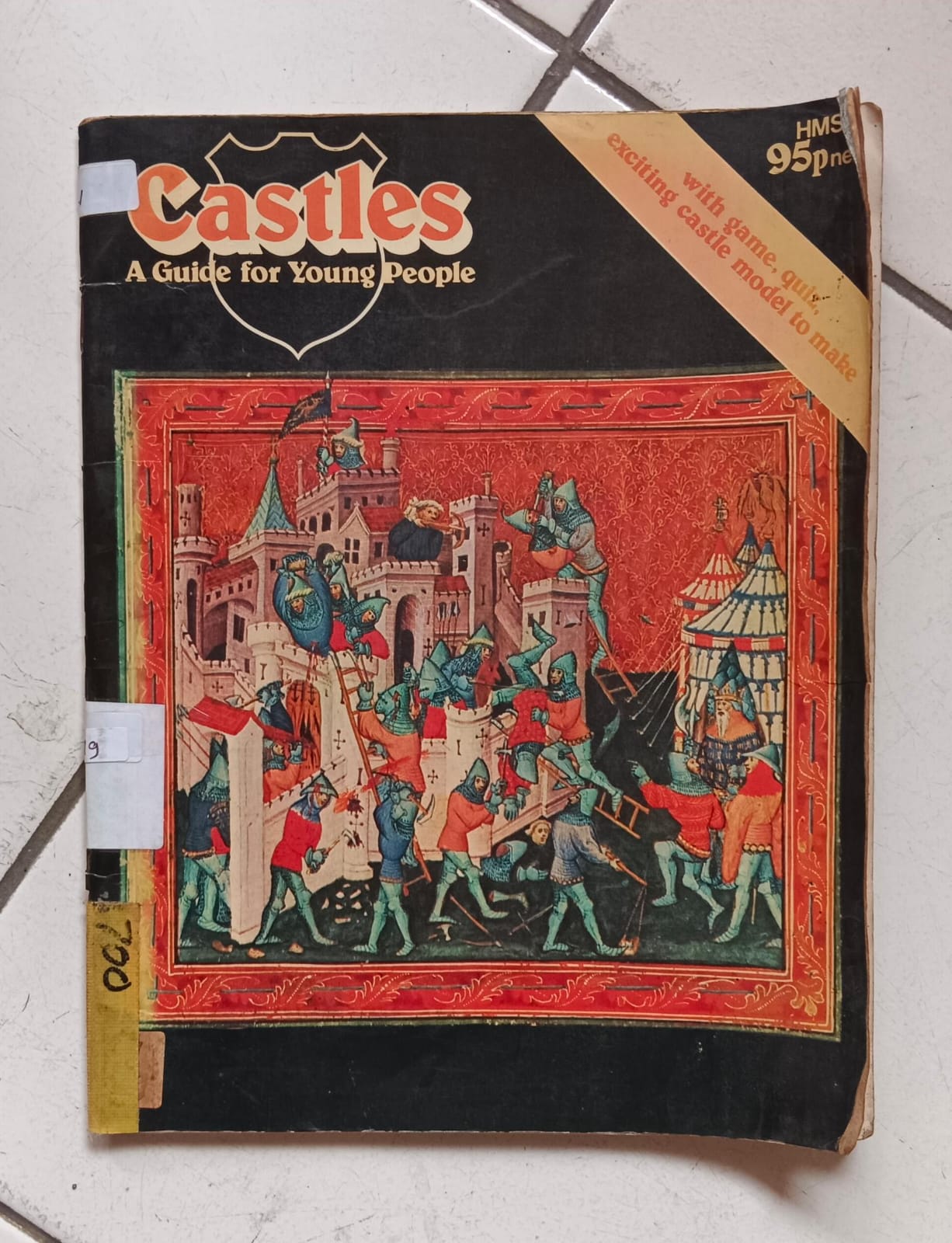 Cover buku Castles  A Guide for Young People