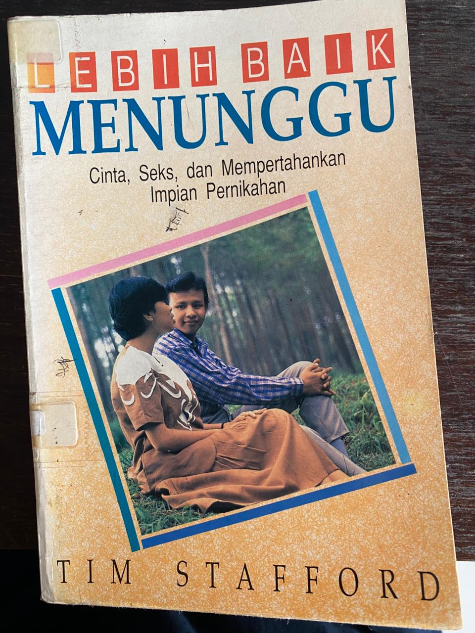 Cover buku Lebih Baik Menunggu