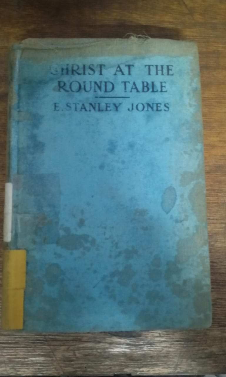 Cover buku CHRIST AT THE ROUND TABLE
