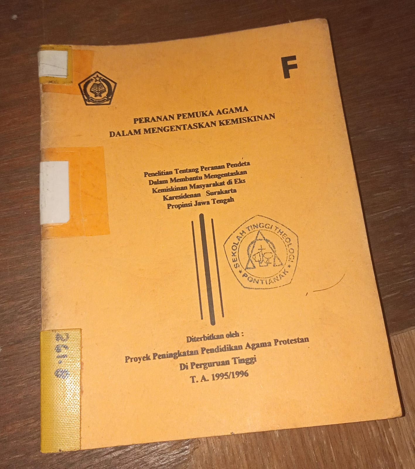 Cover buku PERANAN PEMUKA AGAMA DALAM MENGENTASKAN KEMISKINANAN Penelitian Tentang peranan pendeta dalam Membantu Mengentaskan Kemiskinan Masyarakat di Eks Karesidenan Surakarta Provinsi Jawa Tengah