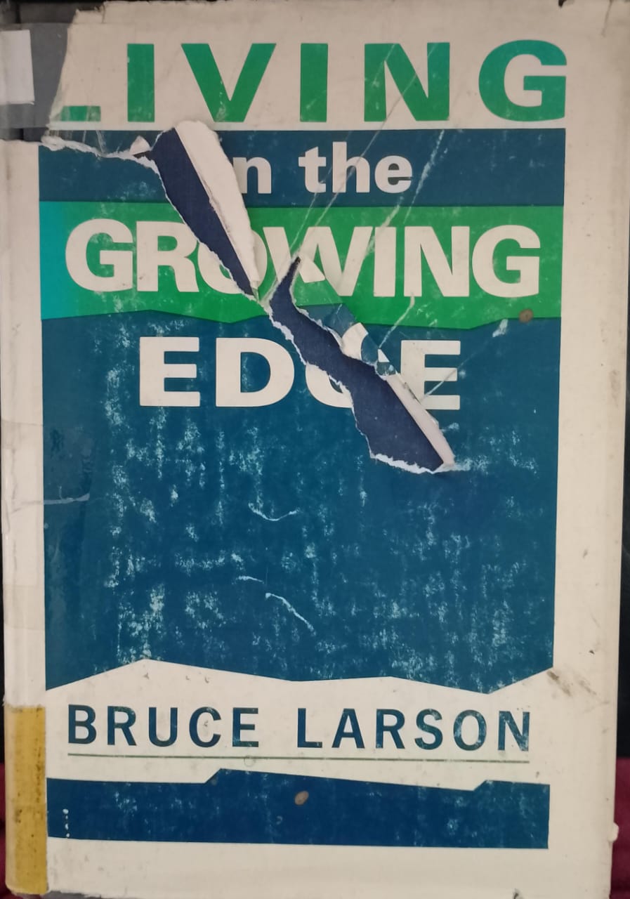 Cover buku LIVING ON THE GROWING EDGE