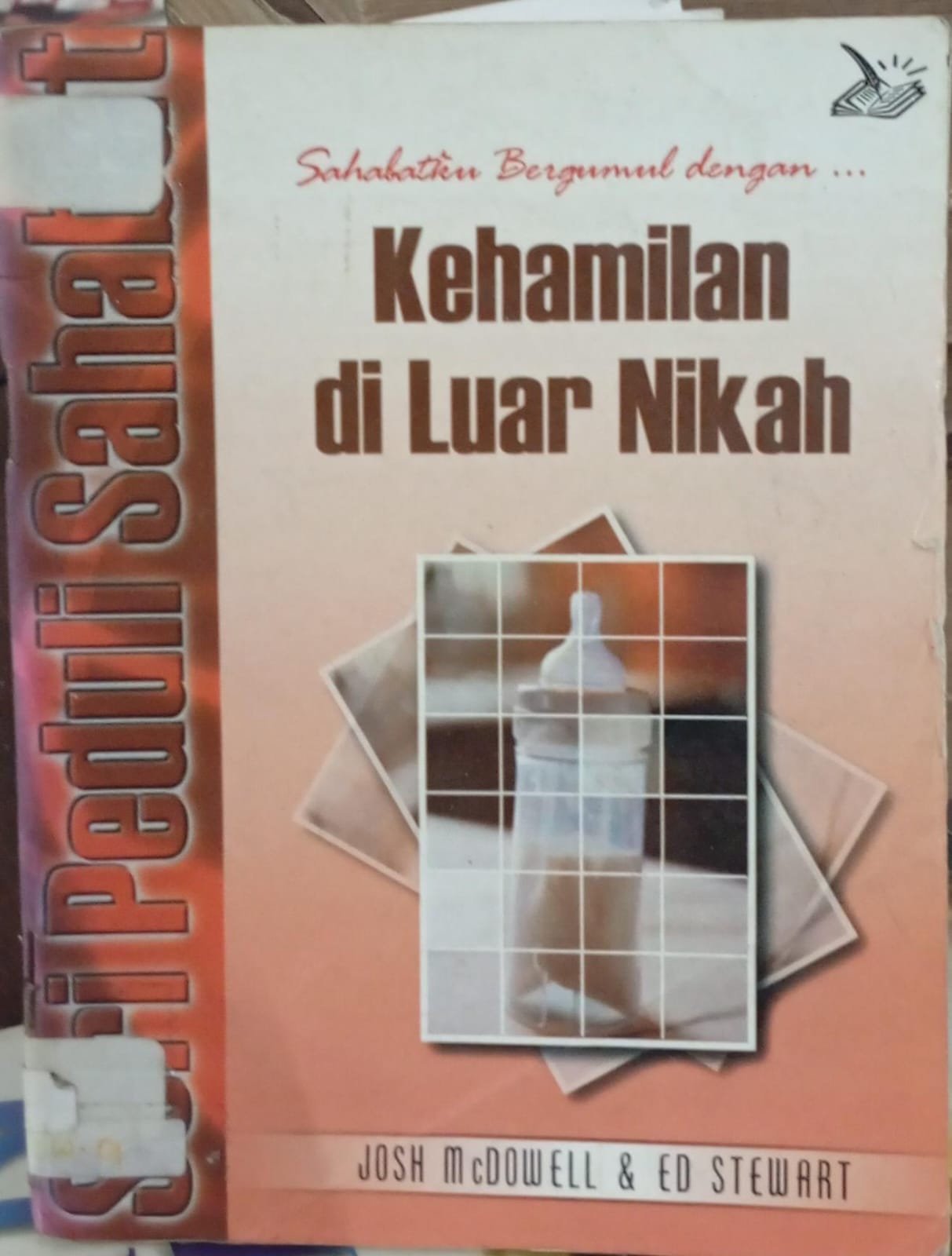 Cover buku sahabatku bergumul dengan kehamilan di luar nikah