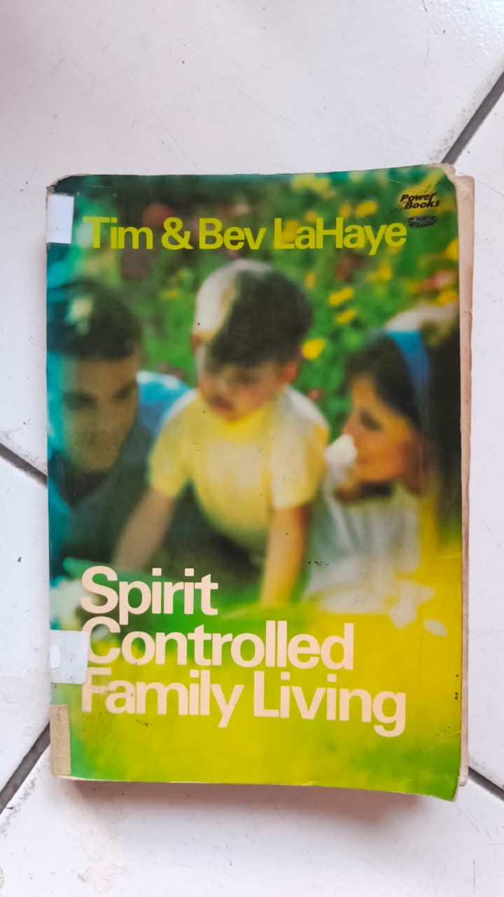 Cover buku Spirit Controlled Family Living