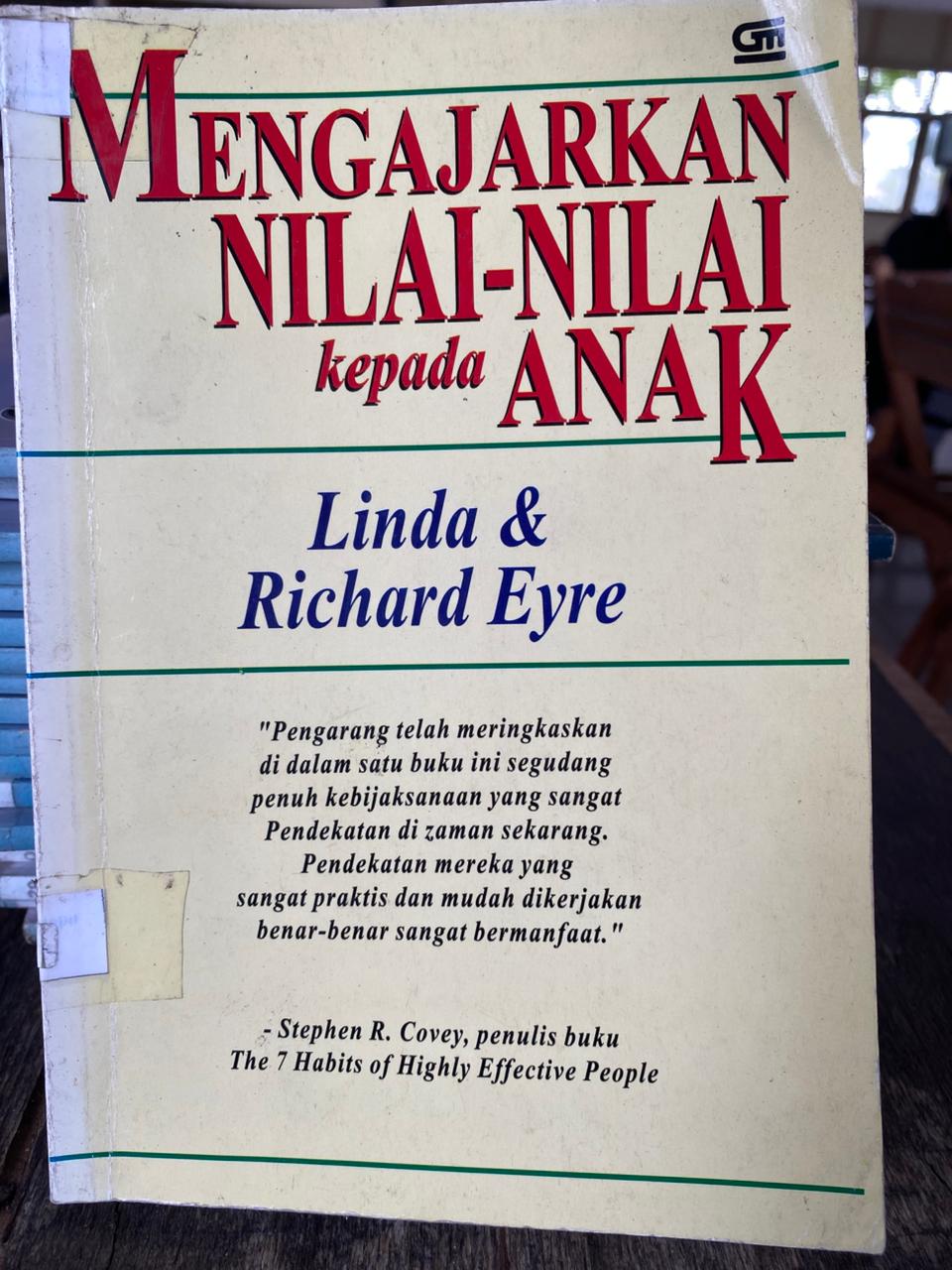 Cover buku Mengajarkan Nilai-Nilai Kepada Anak