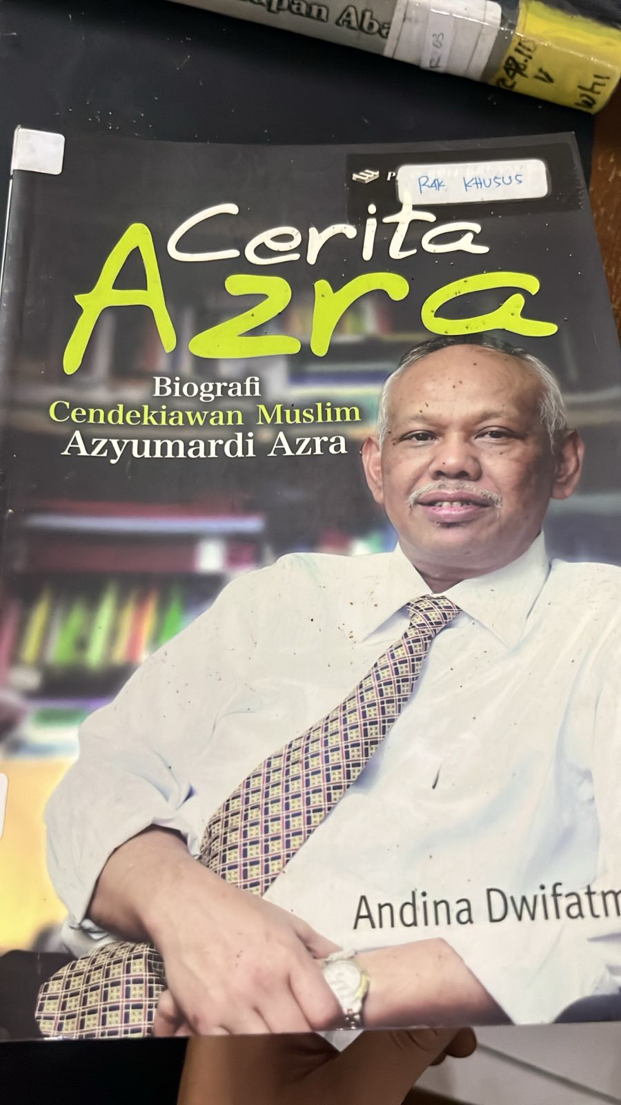 Cover buku Cerita Azra