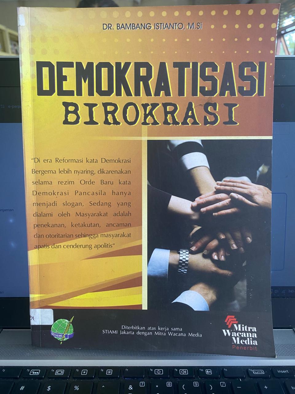 Cover buku Demokratisasi Birokrasi
