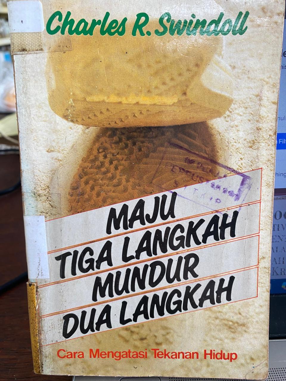 Cover buku Maju Tiga Langkah Mundur Dua Langkah
