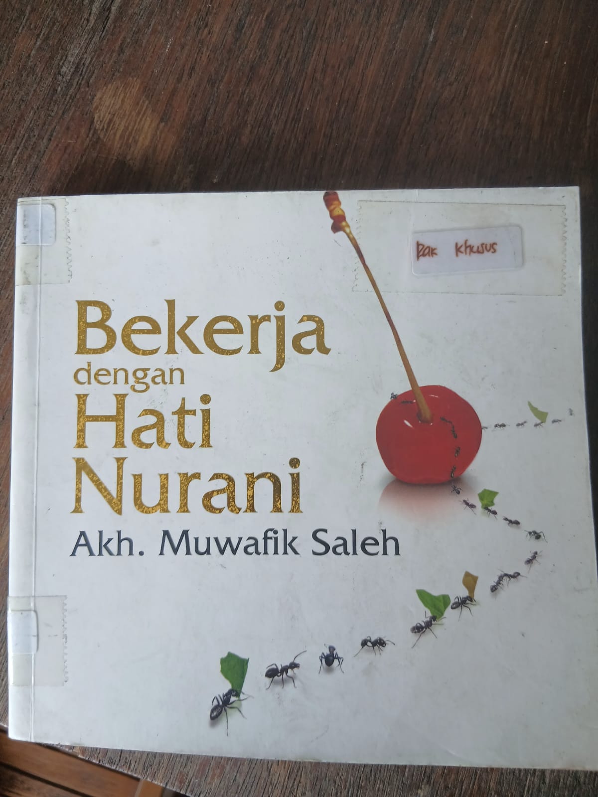 Cover buku Bekerja dengan hati nurani