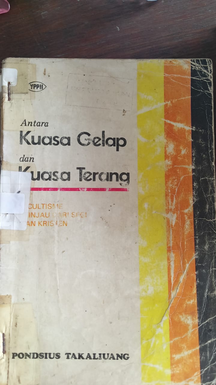 Cover buku Antara kuasa gelap dan kuasa terang