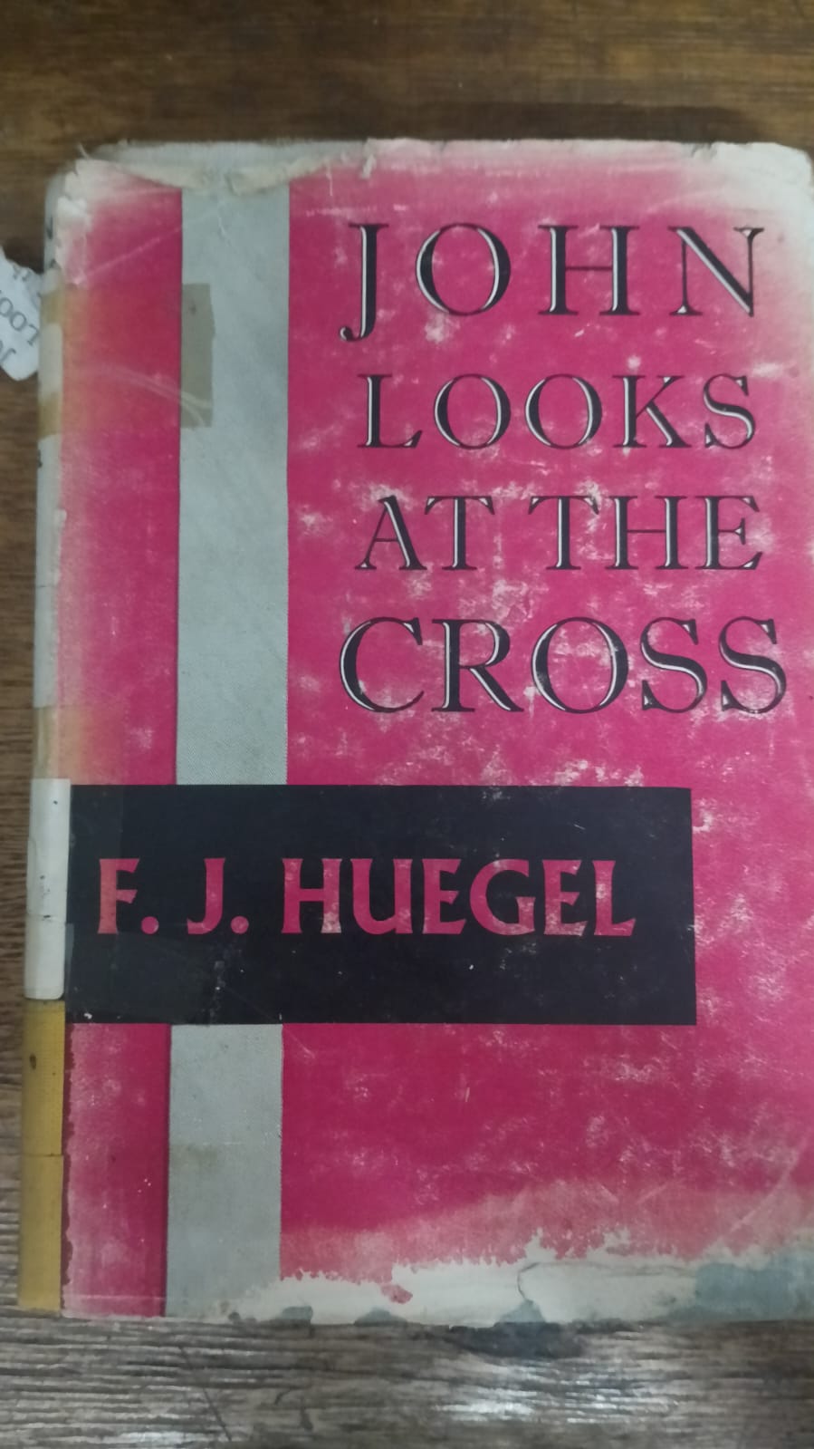 Cover buku JOHN LOOKS AT THE CROSS